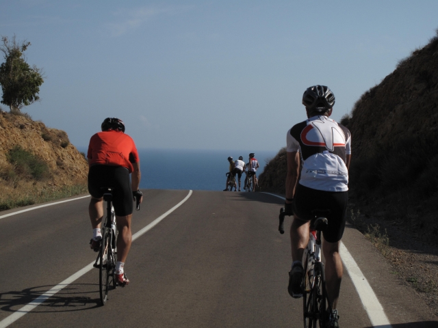 Ciclistas en carretera Almería